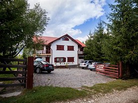 Casa de vânzare 14 camere, în Moieciu, zona Central