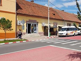 Vânzare spaţiu comercial