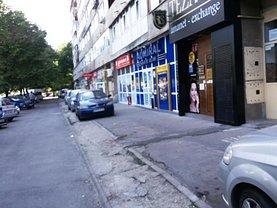 Vânzare spaţiu comercial