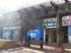 Închiriere spaţiu comercial