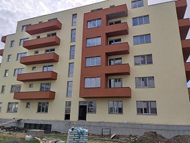 Apartament de vânzare 3 camere, în Mioveni, zona Central