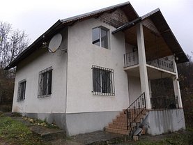 Casa de vânzare 4 camere, în Pucioasa, zona Central