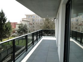 Apartament de vânzare 3 camere, în Bucuresti, zona Iancu Nicolae