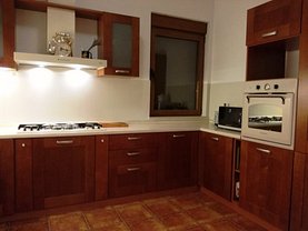 Casa de închiriat 5 camere, în Voluntari, zona Nord