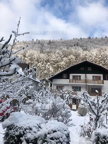 Investitie| Casa Vacanta Sinaia| 2 km de partia de ski| Locatie superba - imaginea 1