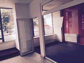 Închiriere spaţiu comercial