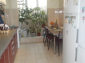 Apartament de vânzare 4 camere, în Bucureşti, zona Titan