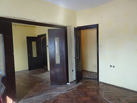 Apartament de vânzare 4 camere, în Bucureşti, zona Universitate