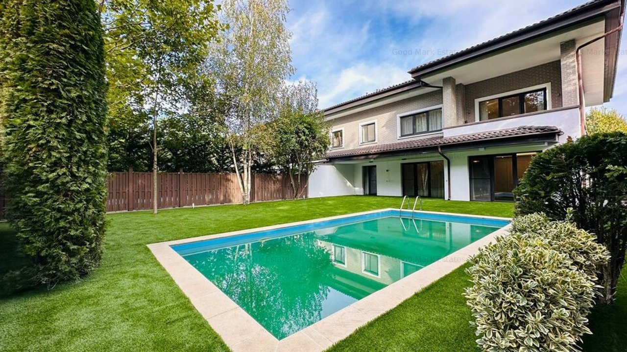 Oxford Gardens - inchiriere vila vedere la padure || 7 dormitoare + piscina