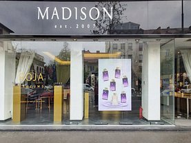 Închiriere spaţiu comercial