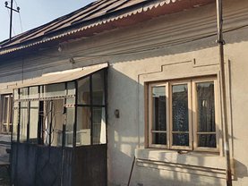 Casa de vânzare 3 camere, în Slatioara, zona Sud-Est