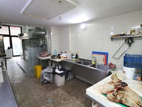 Vânzare spaţiu comercial