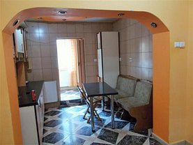 Apartament de închiriat 4 camere, în Targoviste, zona Micro 12
