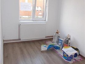 Apartament de vânzare 3 camere, în Targoviste, zona Micro 9