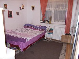 Apartament de vânzare 3 camere, în Targoviste, zona Micro 11