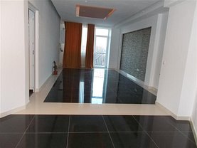 Apartament de vânzare 2 camere, în Gaesti, zona Exterior Est