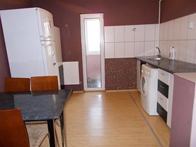 Apartament de închiriat 3 camere, în Târgovişte, zona Micro 4