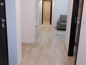 Apartament de vânzare 3 camere, în Târgovişte, zona Micro 9