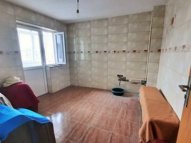 Apartament de vânzare 3 camere, în Târgovişte, zona Micro 5