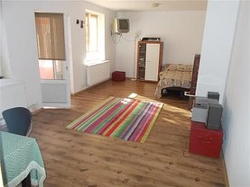 Casa de vânzare o cameră, în Targoviste, zona Central