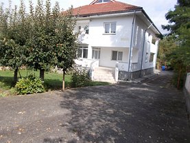 Casa de vânzare 5 camere, în Moreni, zona Central