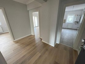 Apartament de vânzare 3 camere, în Bucureşti, zona Siseşti