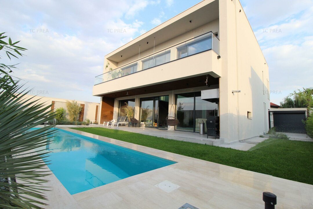 Vila lux autosustenabila, intretinere 0 RON, buncar antiatomic,piscina incalzita