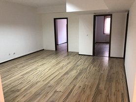 Închiriere spaţiu comercial