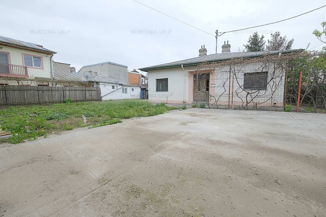 RAHOVA - Str. Muntii Carpati (stradal), imobil casa 4 camere plus 580 mp. teren
