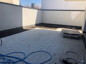 Casa de vânzare 4 camere, în Bucureşti, zona Apărătorii Patriei