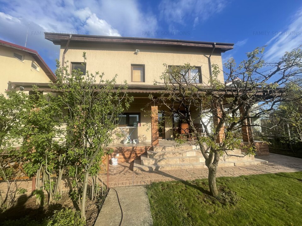 Vila deosebita , Curte superba, Garaj, S+P+1E+M, teren 1160 mp
