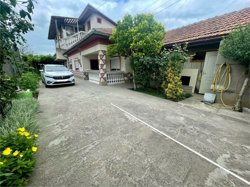 Vila individuala, teren 900 mp, 8 camere, garaj