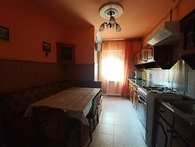 Apartament de închiriat 4 camere, în Marghita, zona Central