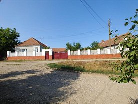 Casa de vânzare 4 camere, în Chiraleu, zona Central