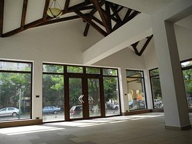 Închiriere spaţiu comercial