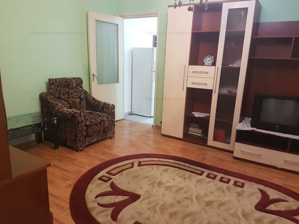 Apartament doua camere, etaj trei, nedecomandat, centrala, pe mijloc, liber, RMB