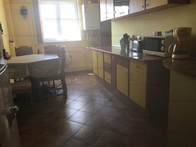 Apartament de vânzare 4 camere, în Bucureşti, zona Calea Călăraşilor