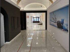 Închiriere spaţiu comercial