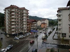 Apartament de vânzare 3 camere în Fieni, Central