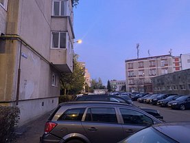 Apartament de închiriat 3 camere, în Braşov, zona Judeţean