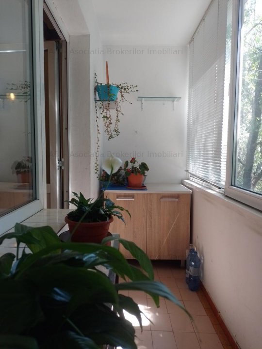 Apartament 3 camere, etaj 3/4, Apusului, Militari, orientare Est