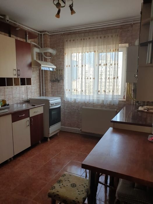 Apartament 3 camere, 6/10, 2 bai, 1981, centrala termica, Metrou Pacii