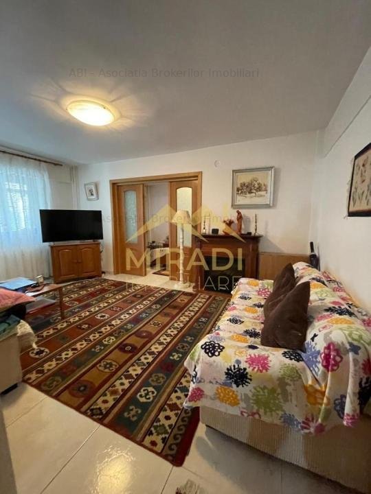 VANZARE APARTAMENT 3 CAMERE DECOMANDAT SINAIA PLATOU IZVOR