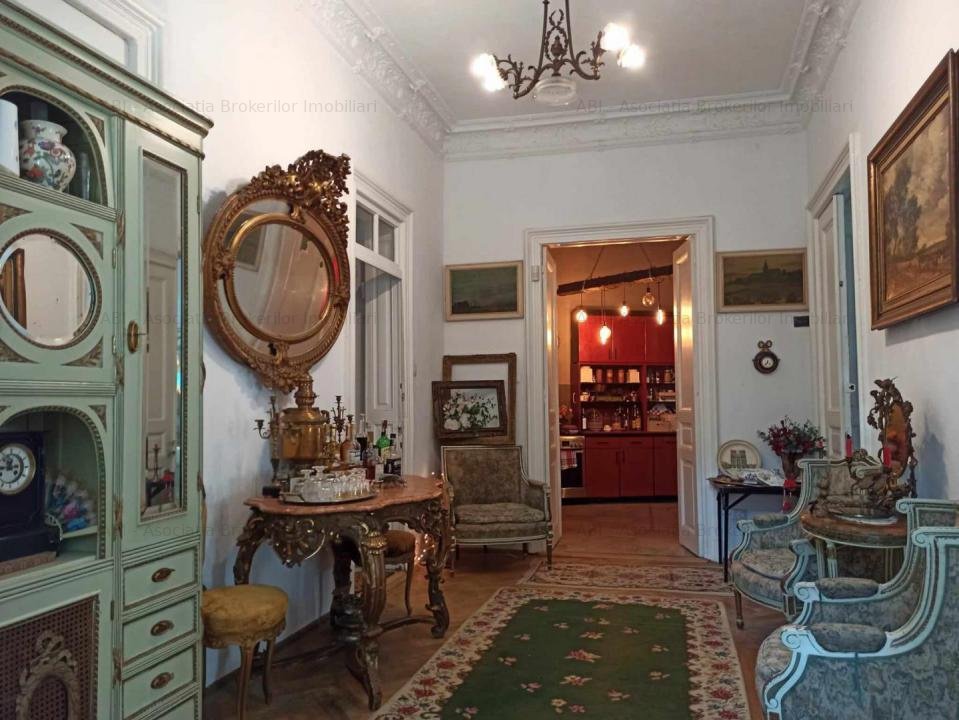 ULTRACENTRAL B-dul Carol cu Calea Mosilor-MANTULEASA,casa interbelica