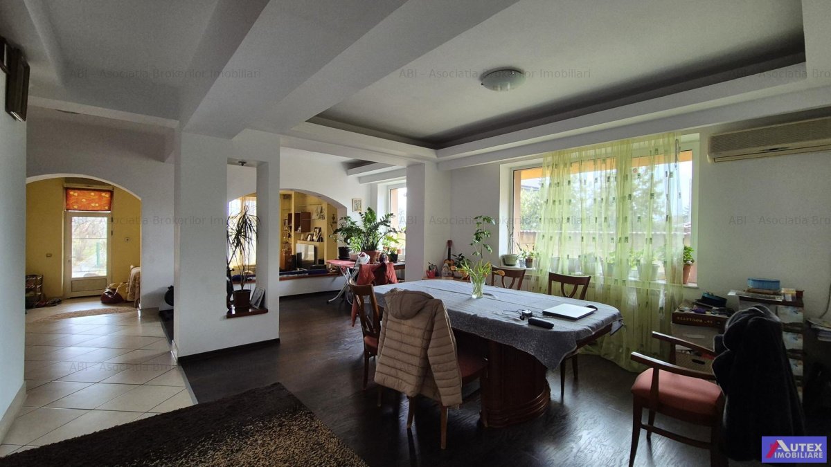 Vila 6 camere tip duplex cu Teren 1500 mp si Livada in Domnesti