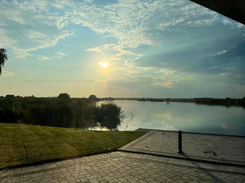 Snagov 2022- Vila la lac piscina si ponton, teren 2050mp