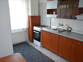 Apartament de închiriat 3 camere, în Târgu Mureş, zona Pandurilor