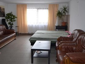 Casa de închiriat 3 camere, în Corunca, zona Central