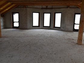 Casa de vânzare 4 camere, în Ernei, zona Central