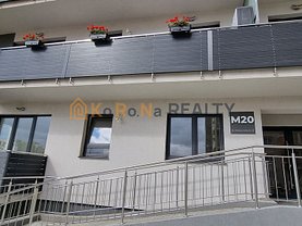 Apartament de vânzare 3 camere, în Braşov, zona Tractorul